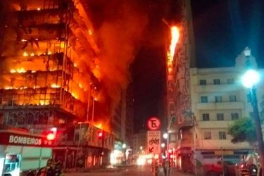 L&#039;immeuble de Sao Paulo a pris feu dans la nuit de lundi à mardi.