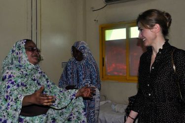 Julie Gayet à la maternité de l&#039;hôpital de la mère et l&#039;enfant de N&#039;djamena le 25 janvier.