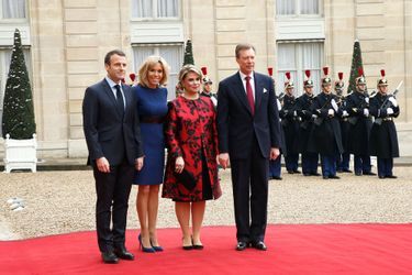 Emmanuel et Brigitte Macron accueillent à l'Elysée le grand-duc Henri de Luxembourg et son épouse Maria Teresa.