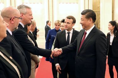 Xi Jinping salue le ministre de l&#039;Economie Bruno Le Maire.