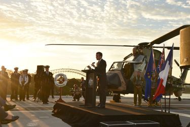 Discours d&#039;Emmanuel Macron depuis le porte-avions australien HMAS Canberra, à Sydney. 