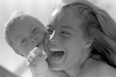 Romy Schneider avec son fils David en 1968.