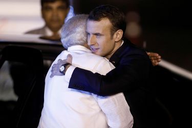 Emmanuel Macron et le Premier ministre Narendra Modi vendredi soir en Inde. 