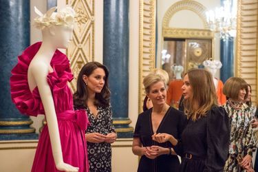 La duchesse Catherine de Cambridge et la comtesse Sophie de Wessex avec Stella McCartney à Londres, le 19 février 2018