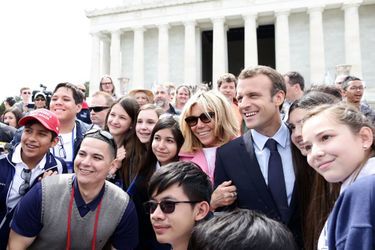 Emmanuel et Brigitte Macron lundi au mémorial de Lincoln.