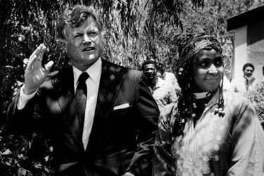 Winnie Mandela et Edward Kennedy, en janvier 1985.