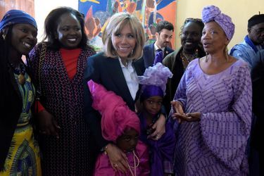 Vendredi, Brigitte Macron visite l&#039;île de Gorée, symbole de la traite négrière au large de Dakar.