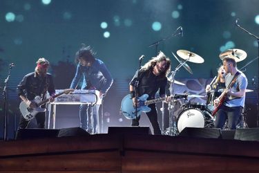 Les Foo Fighters sur la scène des Brit Awards 2018.