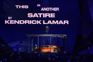 Kendrick Lamar sur la scène des Brit Awards 2018.