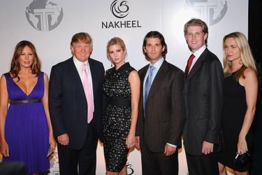 Vanessa et Donald Trump Jr, avec Melania, Donald, Ivanka et Eric Trump, en juin 2008.