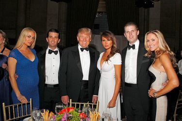 Vanessa et Donald Trump Jr, avec Donald, Melania, Eric et Lara Trump, en mai 2012.