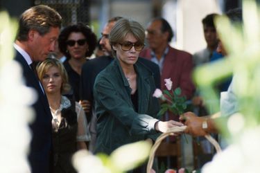 Paris, 6 août 1992 : Françoise Hardy aux obsèques de Michel Berger au cimetière Montmartre.