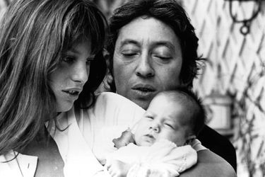 Jane Birkin, Serge Gainsbourg et Charlotte en 1971. 