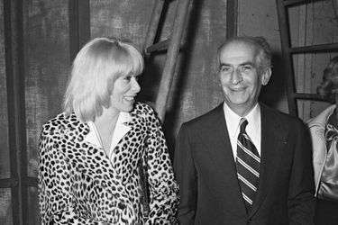 Louis de Funès avec Mireille Darc en 1964.