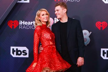 Paris Hilton et Chris Zylka aux iHeart Radio Music Awards