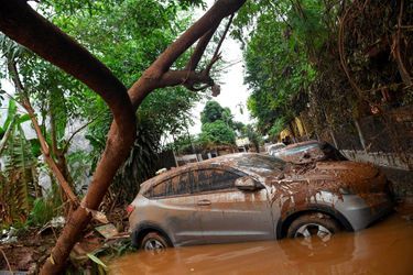 Les inondations en Indonésie ont provoqué la mort d&#039;au moins 43 personnes.
