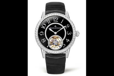 Rendez-Vous en or gris et diamants, 39 mm de diamètre, mouvement automatique, bracelet en alligator. 102 000 €. Jaeger-LeCoultre. 