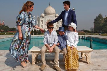 Le Premier ministre canadien Justin Trudeau et sa famille au Taj Mahal, le 18 février 2018.