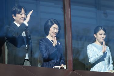 Le prince Akishino et les princesses Kiko et Mako du Japon à Tokyo, le 2 janvier 2018