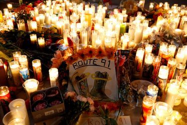 Le 1er octobre, vers 22 heures 08, un homme, Stephen Paddock, a tiré sur les spectateur d&#039;un festival de musique à Las Vegas<br />
, depuis une chambre de l&#039;hôtel Mandalay Bay. Au total, 58 personnes ont été tuées et des centaines d&#039;autres ont été blessées. Les motivations du tueur qui s&#039;est suicidé sont encore floues. 