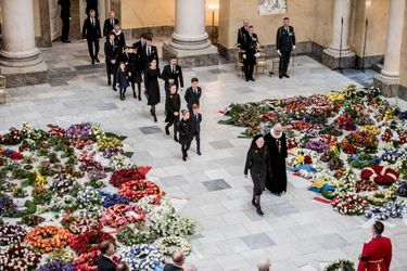La reine Margrethe II de Danemark et la famille royale danoise lors des obsèques du prince Henrik à Copenhague, le 20 février 2018