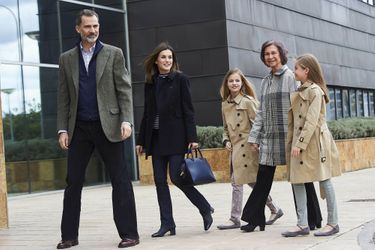 La reine Letizia et le roi Felipe VI d&#039;Espagne avec l&#039;ex-reine Sofia et les princesses Leonor et Sofia à Madrid, le 8 avril 2018