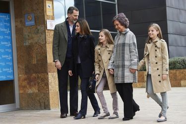 La reine Letizia et le roi Felipe VI d&#039;Espagne avec l&#039;ex-reine Sofia et les princesses Leonor et Sofia à Madrid, le 8 avril 2018