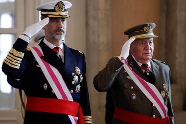 Le roi Felipe VI d'Espagne et l'ancien roi Juan Carlos à Madrid, le 6 janvier 2018