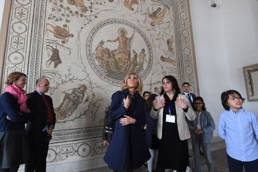 Brigitte Macron visite le musée du Bardo.
