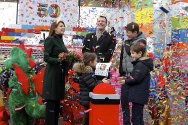 La princesse Marie et le prince Joachim de Danemark avec leurs enfants au Legoland Billund, le 24 mars 2018