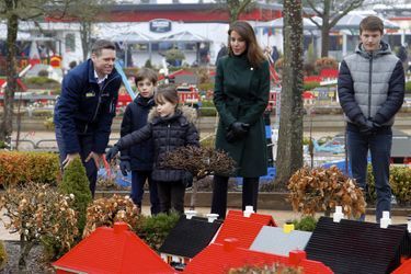 La princesse Marie de Danemark avec les princes Felix et Henrik et la princesse Athena au Legoland Billund, le 24 mars 2018