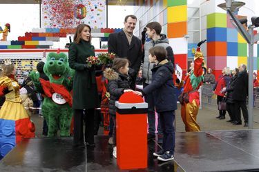 La princesse Marie et le prince Joachim de Danemark avec les princes Felix et Henrik et la princesse Athena au Legoland Billund, le 24 mars 2018