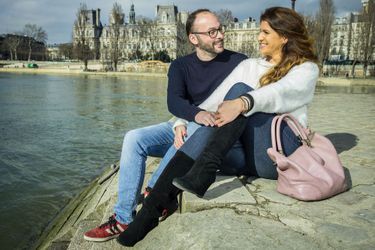 Marlène Schiappa et son époux Cédric sur l&#039;île Saint-Louis à Paris, le 3 mars.