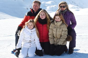 La reine Maxima et le roi Willem-Alexander des Pays-Bas avec leurs filles à Lech, le 26 février 2018