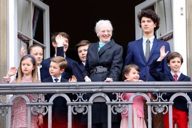 La reine Margrethe II de Danemark avec ses huit petits-enfants à Copenhague, le 16 avril 2018