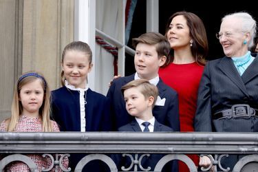 La princesse Mary avec ses enfants et la reine Margrethe II de Danemark à Copenhague, le 16 avril 2018