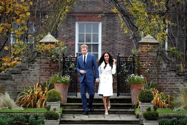 Le prince Harry et Meghan Markle au Sunken Garden de Kensington Palace.