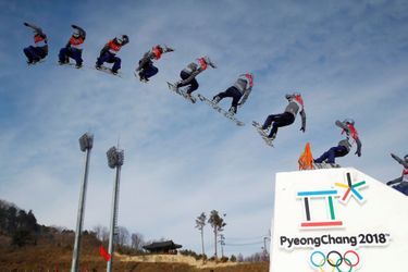Miyabi Onitsuka en snowboard big air 
