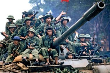 Les nord-vietnamiens ont pris le centre-ville de Saïgon qui devient à partir de 1975, Hô-Chi-Minh-Ville.