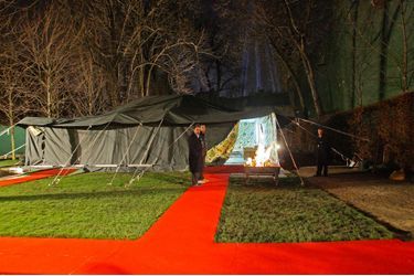La tente de Mouammar Kadhafi dans les jardins de l'hôtel Marigny, au soir du 12 décembre 2007.