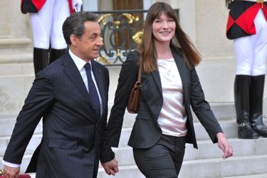 Nicolas Sarkozy et Carla Bruni lors de l'investiture de François Hollande le 15 mai 2012