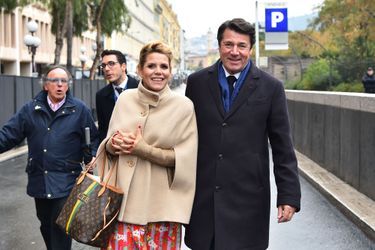 Christian Estrosi et son épouse Laura Tenoudji samedi à la première bataille de fleurs du Carnaval de Nice. 
