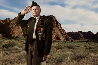 Daniel Névot, 94 ans. Vétéran de la 2e DB du général Leclerc, dernier survivant européen de la bataille de Koufra, en Libye. le 15 avril 2014, devant les Red Mountains de Snow Canyon Campground, dans l’Utah, où il réside.