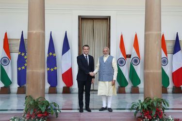Narendra Modi accueillant Emmanuel et Brigitte Macron, le 10 mars 2018. 