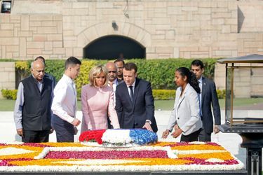 Narendra Modi accueillant Emmanuel et Brigitte Macron, le 10 mars 2018. 