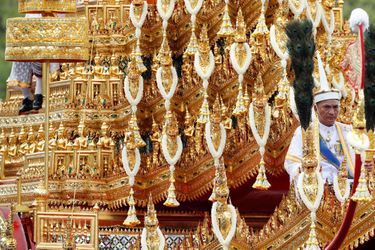 Autocollant sticker la mort du roi Bhumibol de thaïlande rama IX 13 x 8,5 CM 