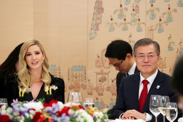 Ivanka Trump avec le président sud-coréen Moon Jae-in à la Maison Bleue, le 23 février 2018.