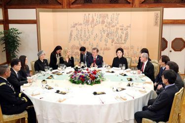 Ivanka Trump avec le président sud-coréen Moon Jae-in à la Maison Bleue, le 23 février 2018.