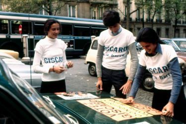 En 1974, Jacinte, sa soeur et un de ses frères participent à la campagne présidentielle de leur père. 