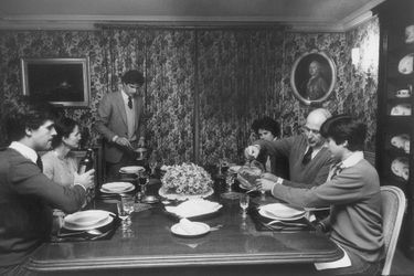 Mars 1981, les Giscard d'Estaing partagent ensemble le repas du dimanche dans leur appartement parisien. 